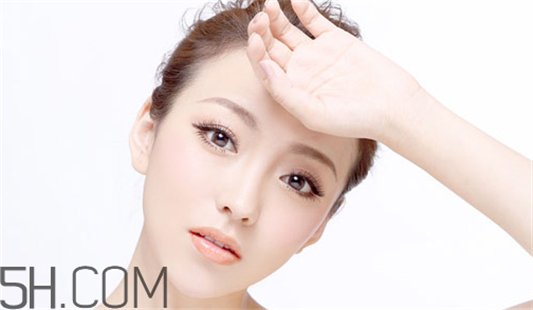 雅诗兰黛眼霜适合多大年龄用，雅诗兰黛和兰蔻的眼霜哪个好 眼霜 雅诗兰黛眼霜适合多大年龄用 雅诗兰黛和兰蔻的眼霜哪个好 第1张