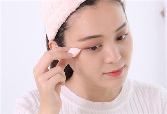 用美妆蛋上妆浪费粉底吗 美妆蛋 第1张