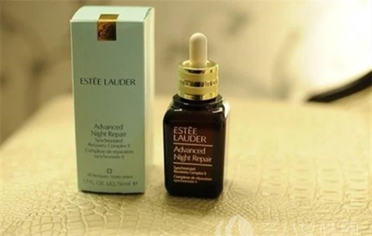 雅诗兰黛小棕瓶是玻璃瓶还是塑料，小棕瓶使用方法 雅诗兰黛 雅诗兰黛小棕瓶 第4张