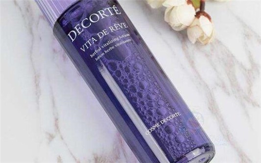 黛珂紫苏水300ml是塑料瓶的吗 黛珂紫苏水 第1张