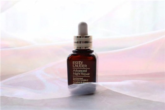 雅诗兰黛特润修护肌透精华露适合多大年龄 雅诗兰黛 精华液 第1张