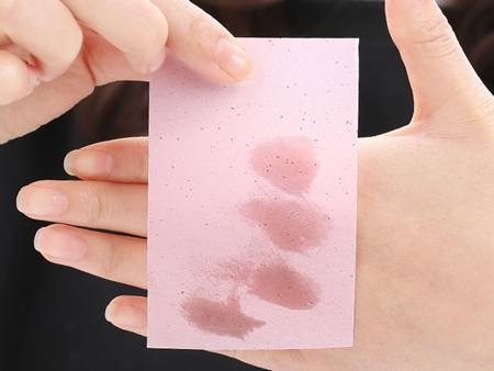 脸上老是出油导致什么皮肤问题 出油 控油方法 美妆 第1张