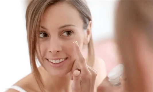 用上千块的护肤品还是「搓泥」，是脸的问题还是护肤品的问题 护肤品 用上千块的护肤品还是“搓泥”？是脸的问题还是护肤品的问题 护肤品十大排名 第4张