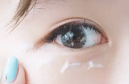 冬天正确的眼部护理方法 眼霜 冬天眼部护理 美妆 第2张