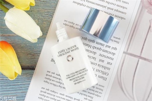 雅诗兰黛晶透沁白防晒摇摇乳成膜快吗，适合油痘皮吗 雅诗兰黛 防晒乳 雅诗兰黛晶透沁白防晒摇摇乳成膜快吗 第1张