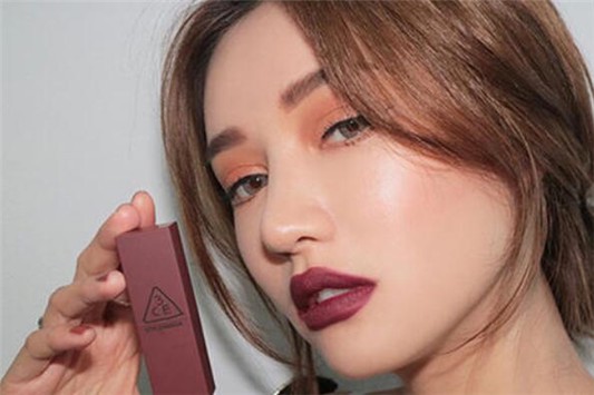 姨妈色口红适合什么年龄的人使用 姨妈色口红 第1张