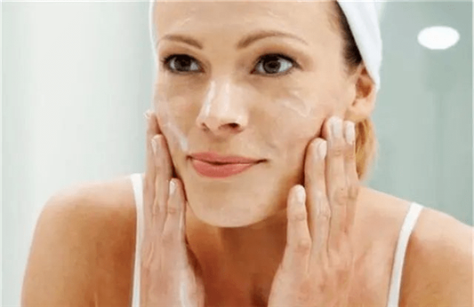 用上千块的护肤品还是「搓泥」，是脸的问题还是护肤品的问题 护肤品 用上千块的护肤品还是“搓泥”？是脸的问题还是护肤品的问题 护肤品十大排名 第1张