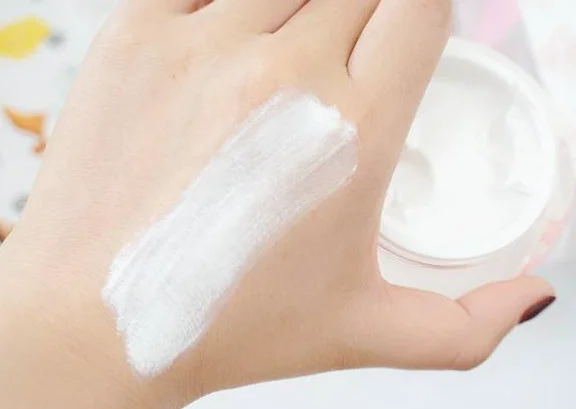 素颜霜适合什么肤质使用 素颜霜 素颜霜使用方法 美妆 第2张