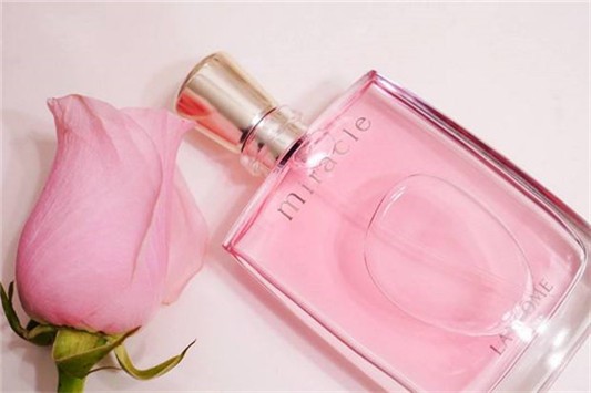 兰蔻香水海报是什么 兰蔻 香水 第1张