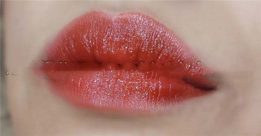 雪芙兰胶原蛋白丰润护唇膏#枫红玫瑰试色分享 唇膏 试色 雪芙兰 第1张