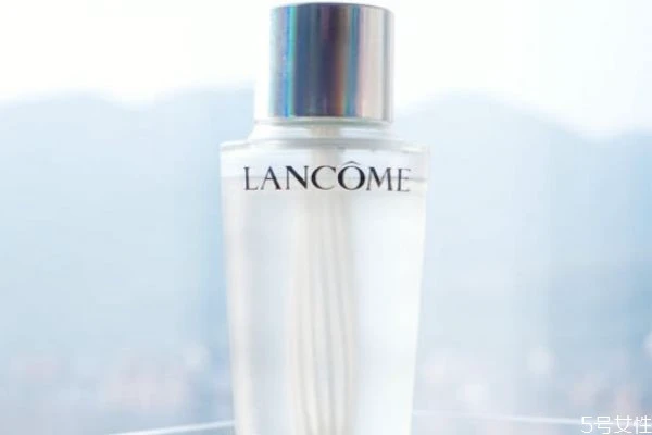 兰蔻极光水可以当爽肤水吗,兰蔻极光水能每天用吗 兰蔻极光水 兰蔻 第3张 兰蔻极光水可以当爽肤水吗,兰蔻极光水能每天用吗 兰蔻极光水 兰蔻 第3张