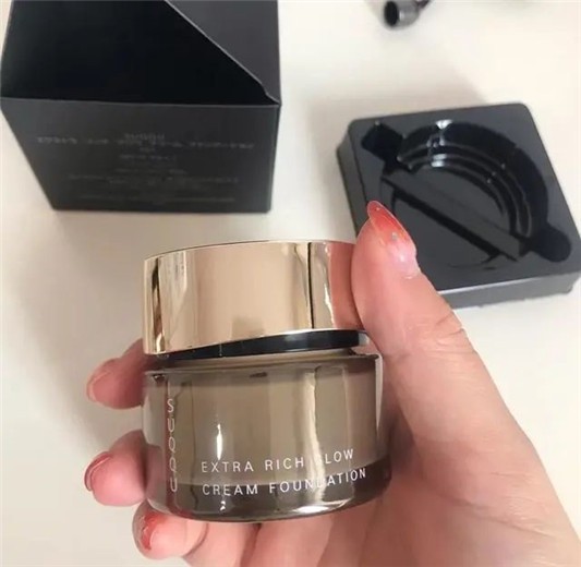 被吹爆的SUQQU粉霜，圣罗兰逆龄粉底液，值得入手吗 粉底液 第1张