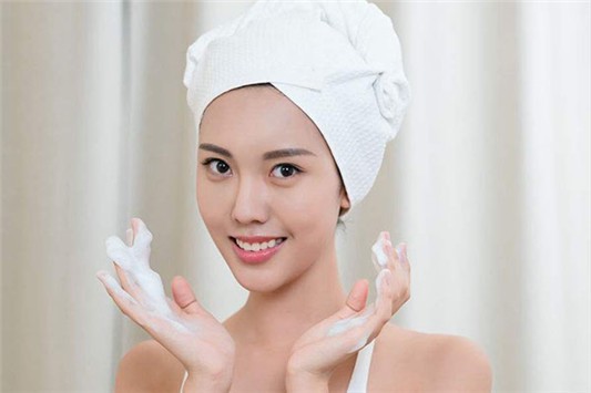 不洗脸对皮肤好是真的吗 洗面奶 第1张