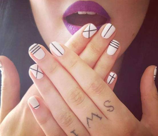 白色指甲油美甲图案哪些好看 美甲 白色指甲油 美妆 第1张