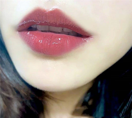 人生美色，阿玛尼黑管镜光水唇釉#503浓色玫瑰试色分享 GIORGIO ARMANI 唇釉 试色 阿玛尼 第2张