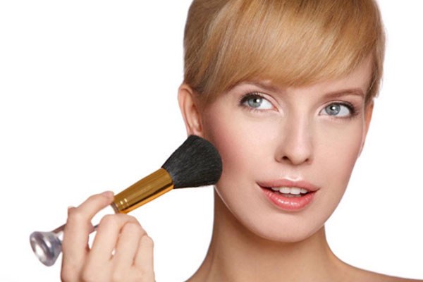 雅诗兰黛持妆粉底液适合用刷子吗 雅诗兰黛 粉底液 第1张