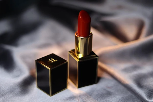 TF和萝卜丁哪个高档 TF口红 Christian Loubutin口红 第3张 TF和萝卜丁哪个高档 TF口红 Christian Loubutin口红 第3张