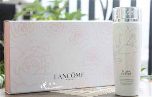 兰蔻臻白精华水好用吗，兰蔻臻白精华水功效 兰蔻 兰蔻粉水 冬季护肤 第1张