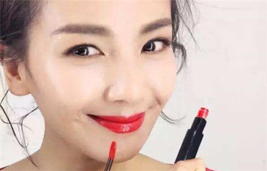 唇釉可以用水洗掉吗 唇釉 第1张