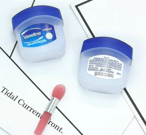 凡士林可以涂嘴唇吃吗 凡士林 凡士林涂嘴 美妆 第2张