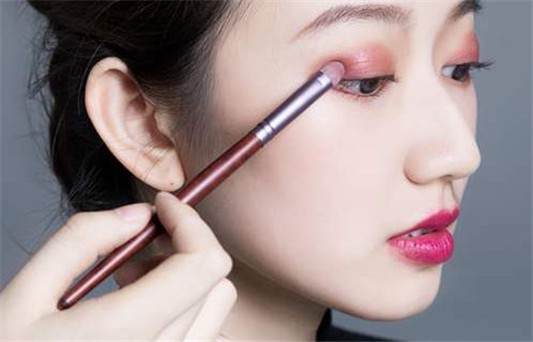 一周化妆几次不伤皮肤 化妆 伤皮肤 美妆 第1张