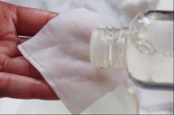 脸上过敏还能用化妆水吗 过敏 化妆水 美妆 第1张