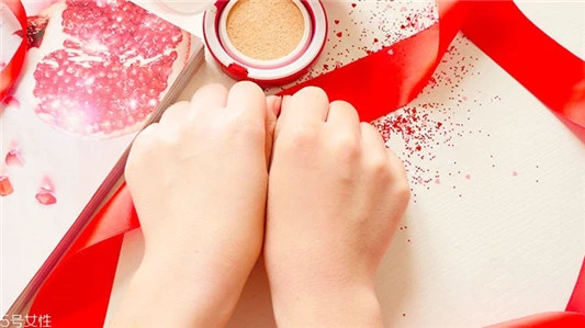 雅诗兰黛红石榴气垫cc适合油皮吗，清爽度评测 雅诗兰黛 雅诗兰黛气垫 雅诗兰黛红石榴气垫cc 第8张