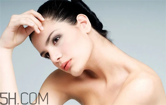 雅诗兰黛白金粉底液色号哪个显白，粉底液买深了怎么办 雅诗兰黛 雅诗兰黛白金粉底液色号哪个显白 粉底液买深了怎么办 第3张