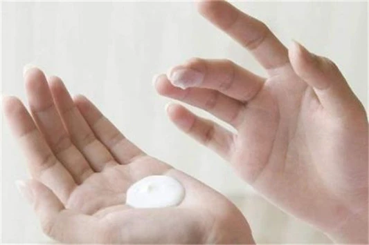 面霜和精华有什么区别 面霜 精华 护肤品 第3张