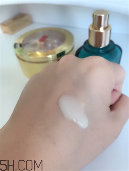 雅诗兰黛小绿瓶好用吗，雅诗兰黛小绿瓶多少钱 雅诗兰黛 雅诗兰黛小绿瓶好用吗 雅诗兰黛小绿瓶多少钱 第1张