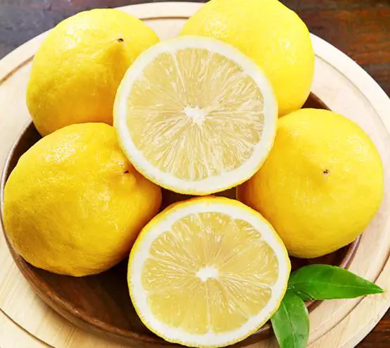 柠檬水洗脸都有哪些护肤作用 洗脸 柠檬水洗脸 美妆 第3张