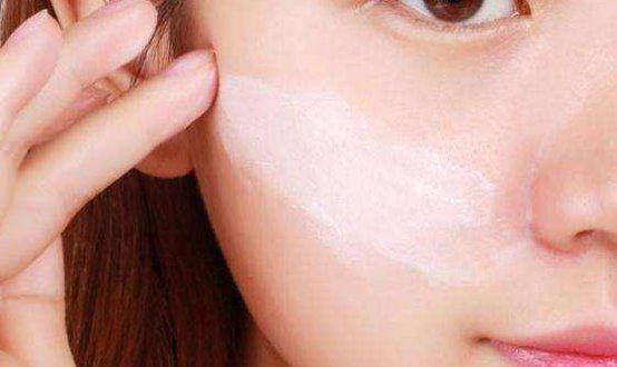 涂完素颜霜后要拍散粉吗 散粉 素颜霜 美妆 第1张 涂完素颜霜后要拍散粉吗 散粉 素颜霜 美妆 第1张