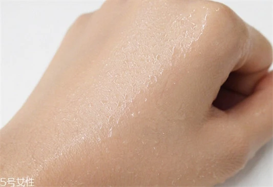 夏天适合用什么粉底液，适宜夏天用的粉底液推荐 粉底液 夏天适合用什么粉底液 适宜夏天用的粉底液推荐 第9张