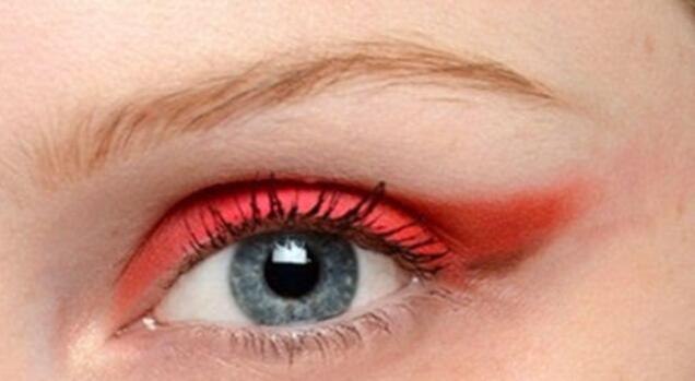 红色内眼线画法 画法 第1张