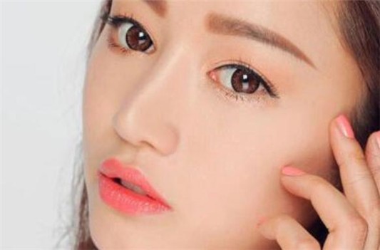橘粉色口红适合什么肤色的人 橘粉色口红 第1张