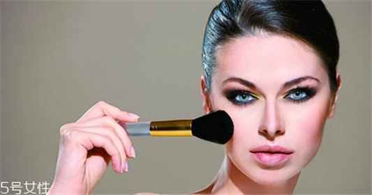 雅诗兰黛渐变腮红哪个好，雅诗兰黛渐变腮红色号试色 雅诗兰黛 雅诗兰黛渐变腮红哪个好 雅诗兰黛渐变腮红色号试色 第10张