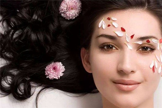 雅诗兰黛红石榴洁面乳适合干皮吗 雅诗兰黛 洗面奶 第1张