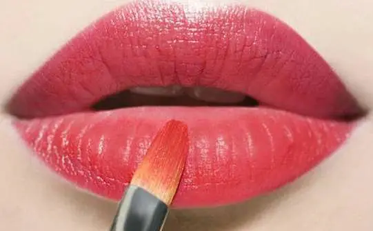 为什么越贵的口红越容易掉色 口红 口红掉色 美妆 第2张