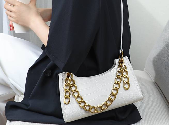 小ck哪个旗舰店是真的 包包 小ck包包 美妆 第1张