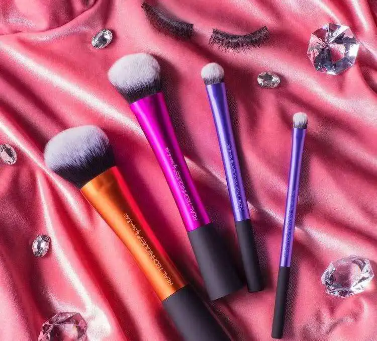 粉底刷和美妆蛋哪个好 粉底刷 美妆蛋 美妆工具 美妆 第3张