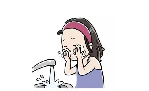 秋天用冷水洗脸好还是热水洗脸好 洗脸 秋天洗脸 美妆 第3张