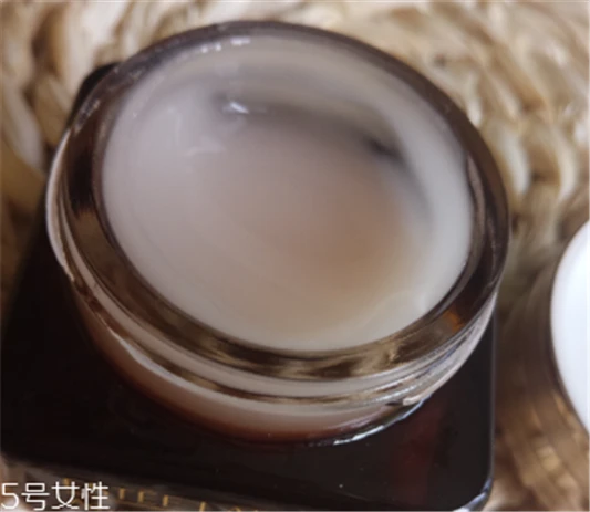 雅诗兰黛抗蓝光眼霜怎么用，定制用法修护更深入 雅诗兰黛 雅诗兰黛眼霜 雅诗兰黛抗蓝光眼霜怎么用 第3张