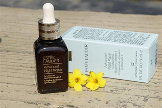 雅诗兰黛小棕瓶能用在眼部吗 雅诗兰黛 精华露 第1张