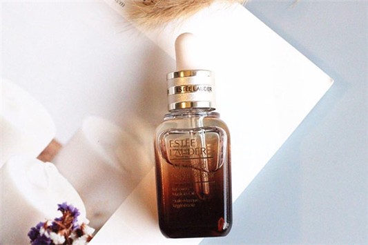 雅诗兰黛小棕瓶能白天用吗 雅诗兰黛 精华露 第1张