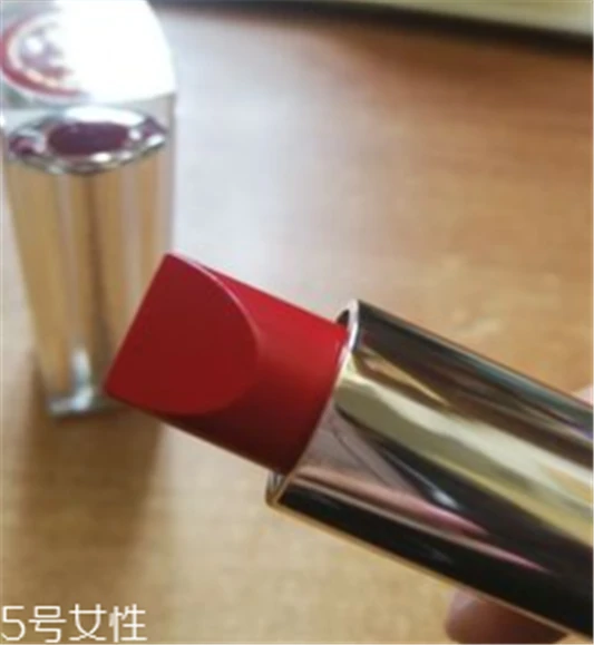 雅诗兰黛恋爱300和310哪个好，300和310对比试色 雅诗兰黛 口红 雅诗兰黛恋爱300和310哪个好 第3张