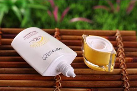 温碧泉的防晒霜用起来油腻吗 温碧泉 防晒霜 第1张