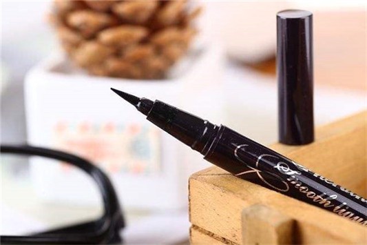 没有眼线笔怎么画眼线 眼线笔 美妆 第1张