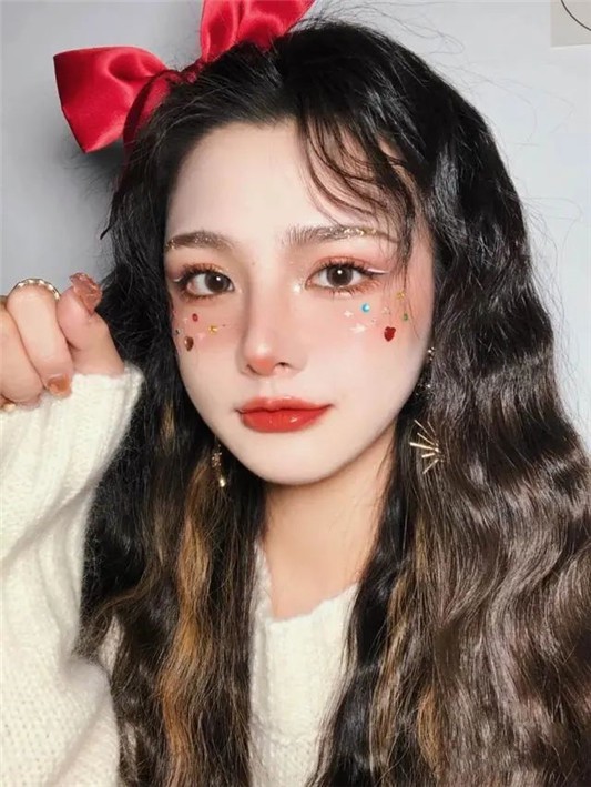 众人期待的圣诞节马上来临，脱单约会的妆容教程，请注意查收 圣诞节 美妆 第1张