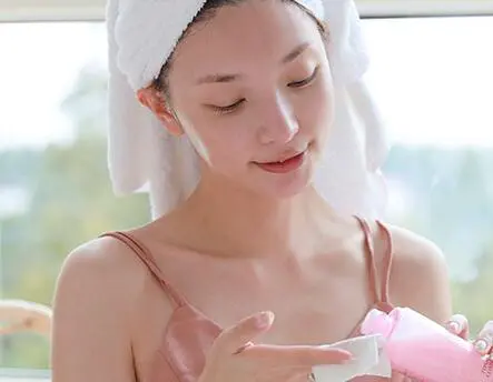 化妆水可以擦眼周围吗，适合眼部的化妆水品牌 化妆水 什么牌子化妆水 什么牌子化妆水适合擦眼部图片 美容 第4张