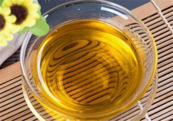 用山茶油擦脸的方法，宝宝涂茶油会皮肤黑吗 山茶油 擦脸 第2张